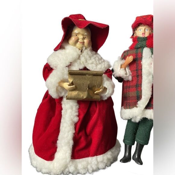 Vintage Kaiser Chicago “The Carolers” Bundle of Figurines w/Stands - Picture 6 of 12